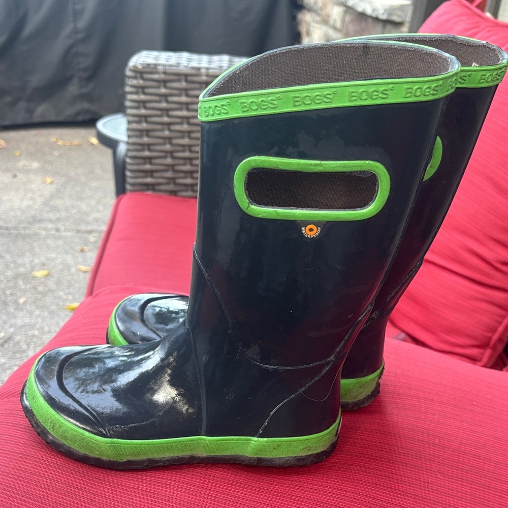 Bogs Kids Black and Green Waterproof Boots